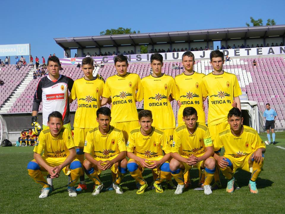 Au început returul cu dreptul