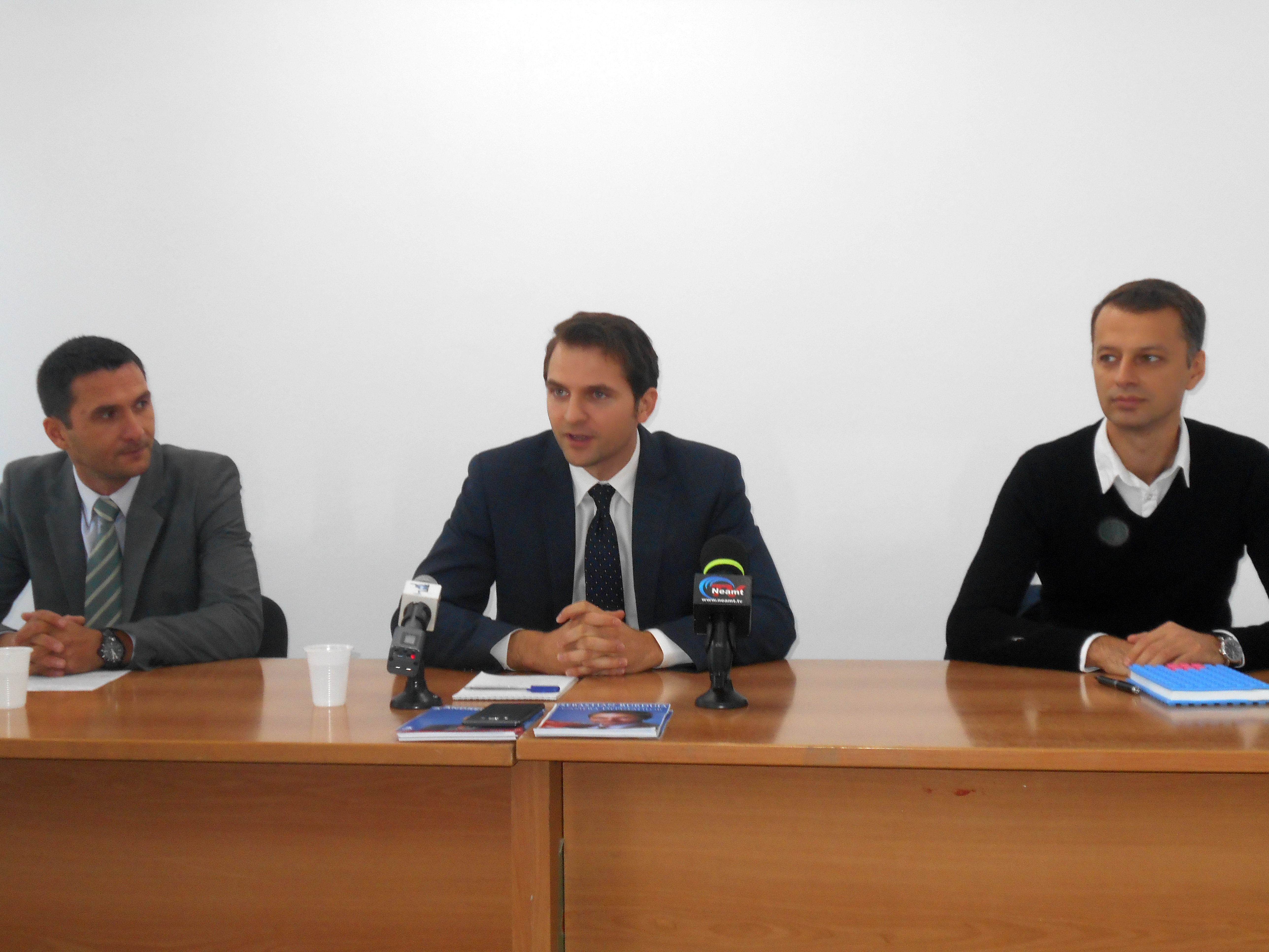 La Pașapoarte se primesc câte 100 de cereri pe zi